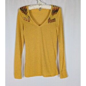 BKE Tshirt XS Women's Yellow Vneck Shoulder Detail Textured Long Sleeve Top